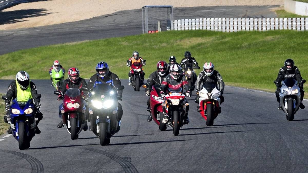 TMCC April Ride Day - Symmons Plains Raceway