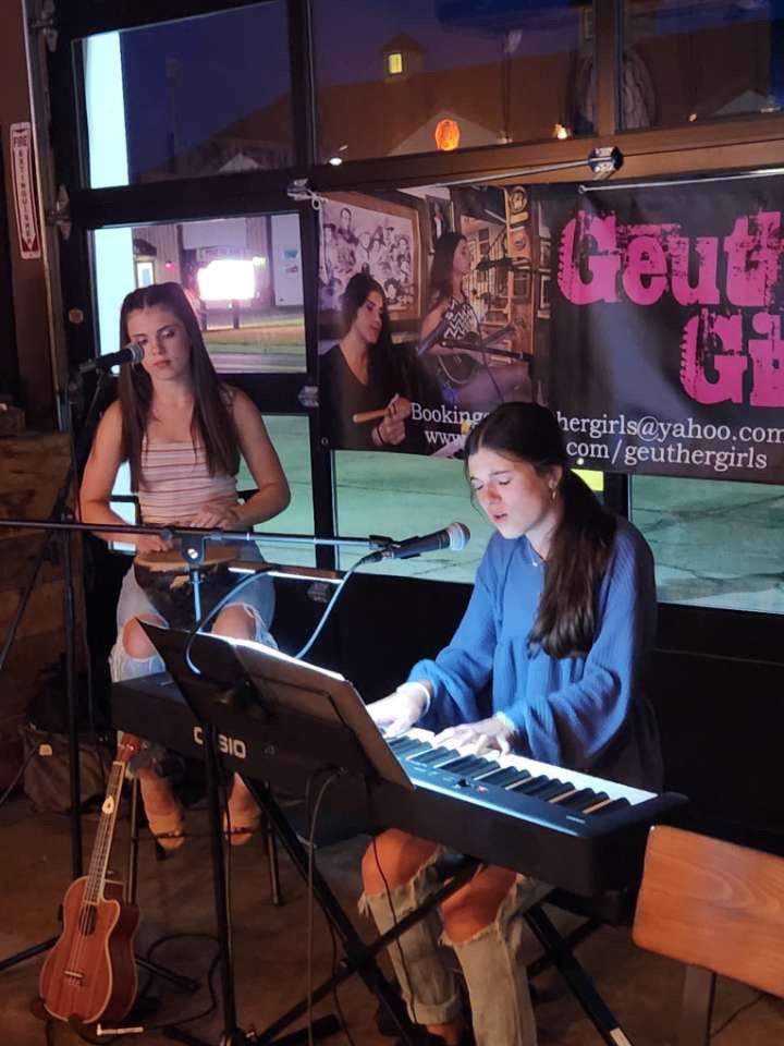 Geuther Girls @the Pine Island Taphouse