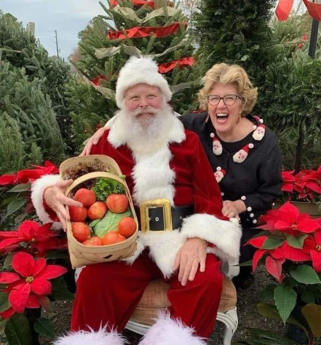 Santa at the Harbor District Market 