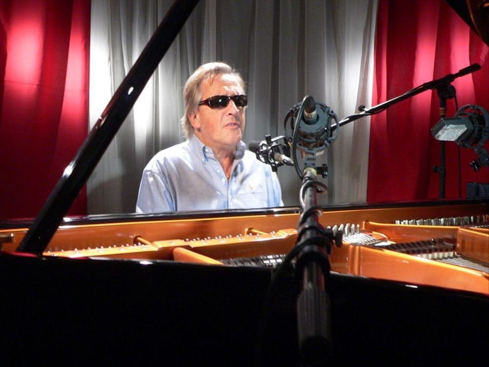 Gilbert Montagn\u00e9 in Sanary Sur Mer