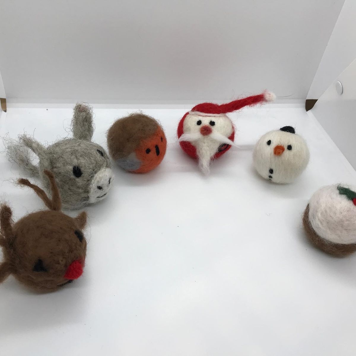 Making Felt Christmas Baubles