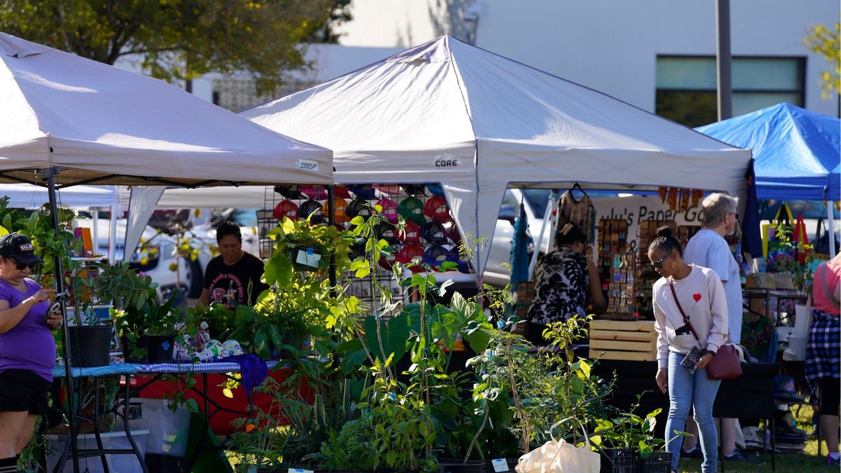 Farmers & Artisans Market