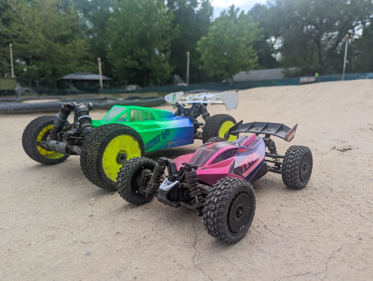 1\/8 scale buggy & 1\/18 scale Typhon Grom race