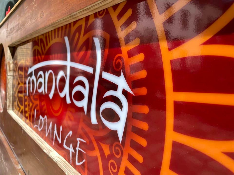 Mandala Teah\u00e1z \u00e9s Mandala Lounge Udvar Kar\u00e1csonyi v\u00e1s\u00e1r forgataga