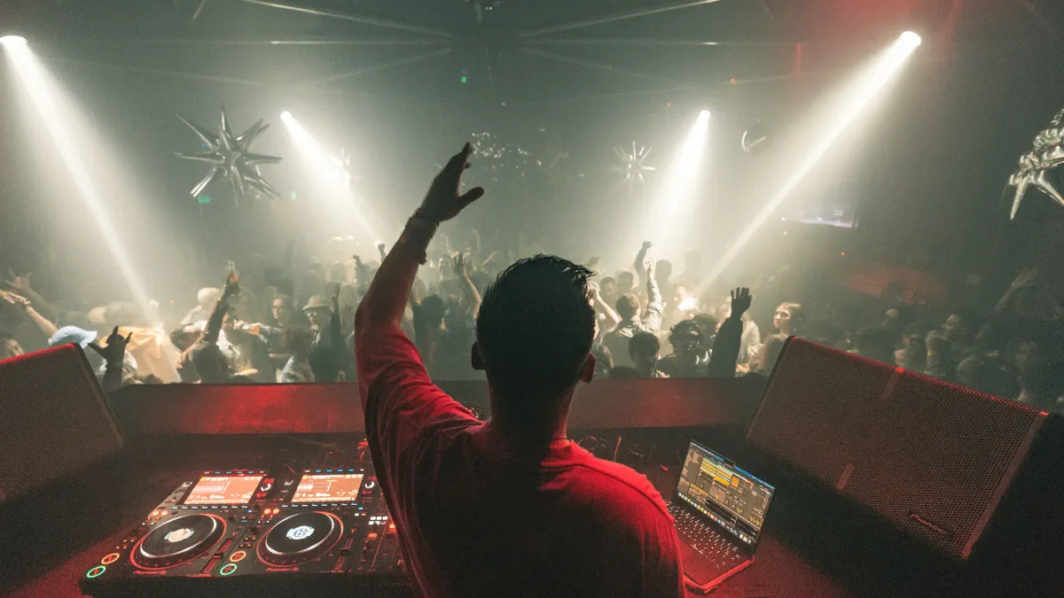 Matt Sassari, KAMERA in \u0130stanbul