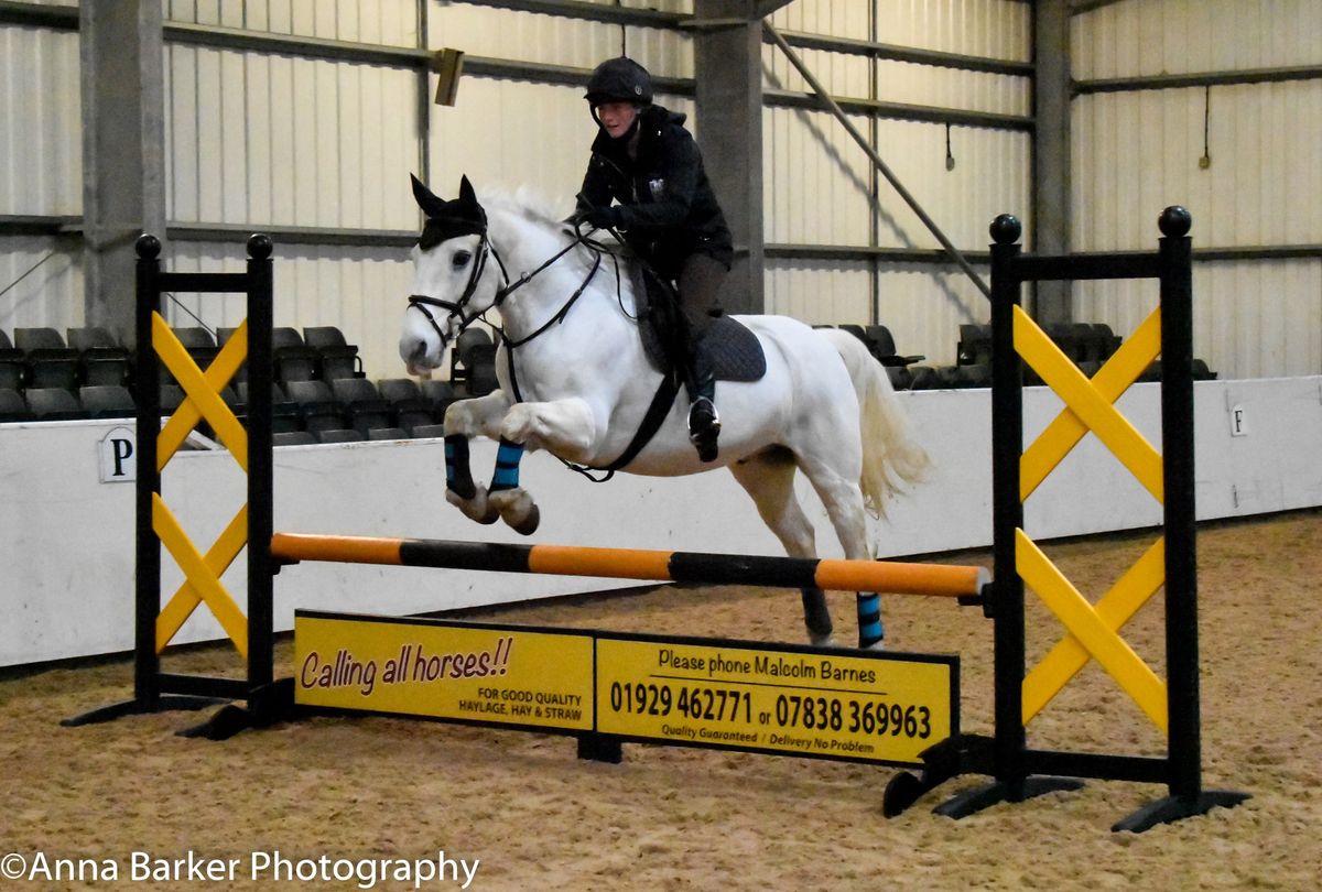 Clear Round Show Jumping (INDOOR)