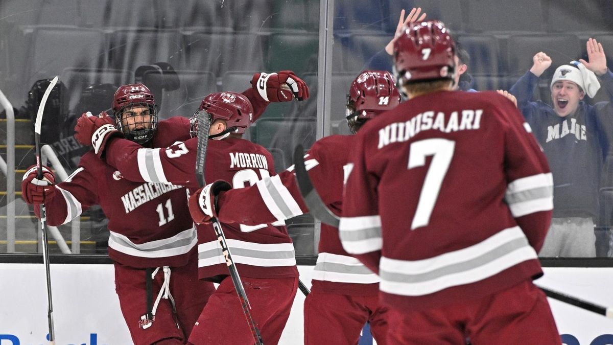 Parking Stonehill Skyhawks at Alaska Anchorage Seawolves Mens Hockey