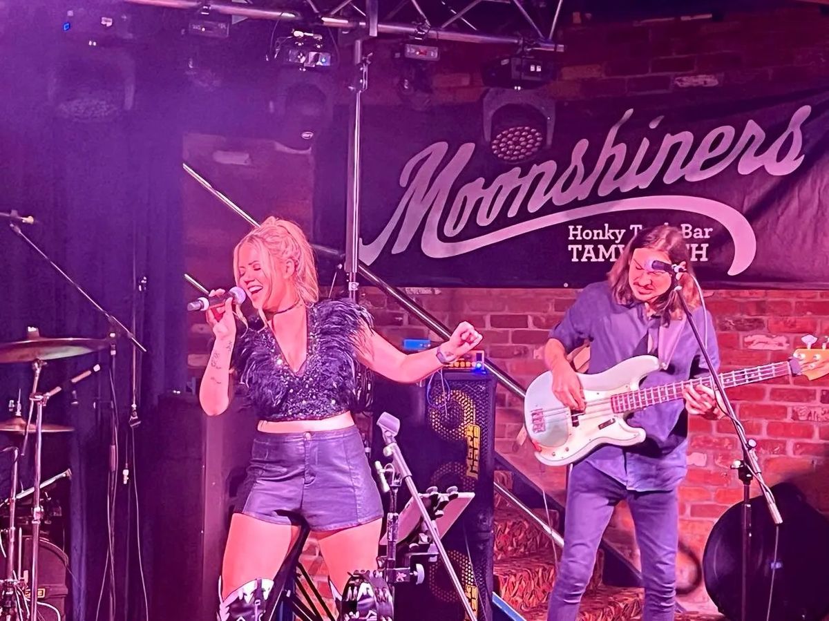 Girls of Country Live @ Moonshiners