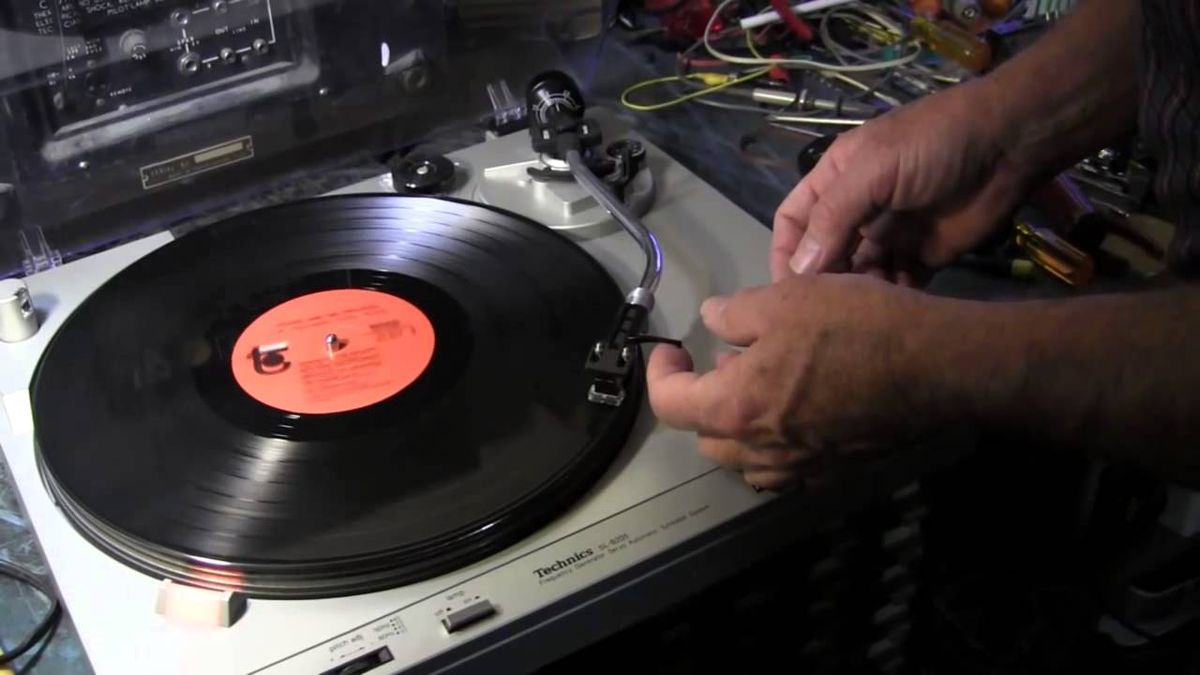 Turntable repair workshop