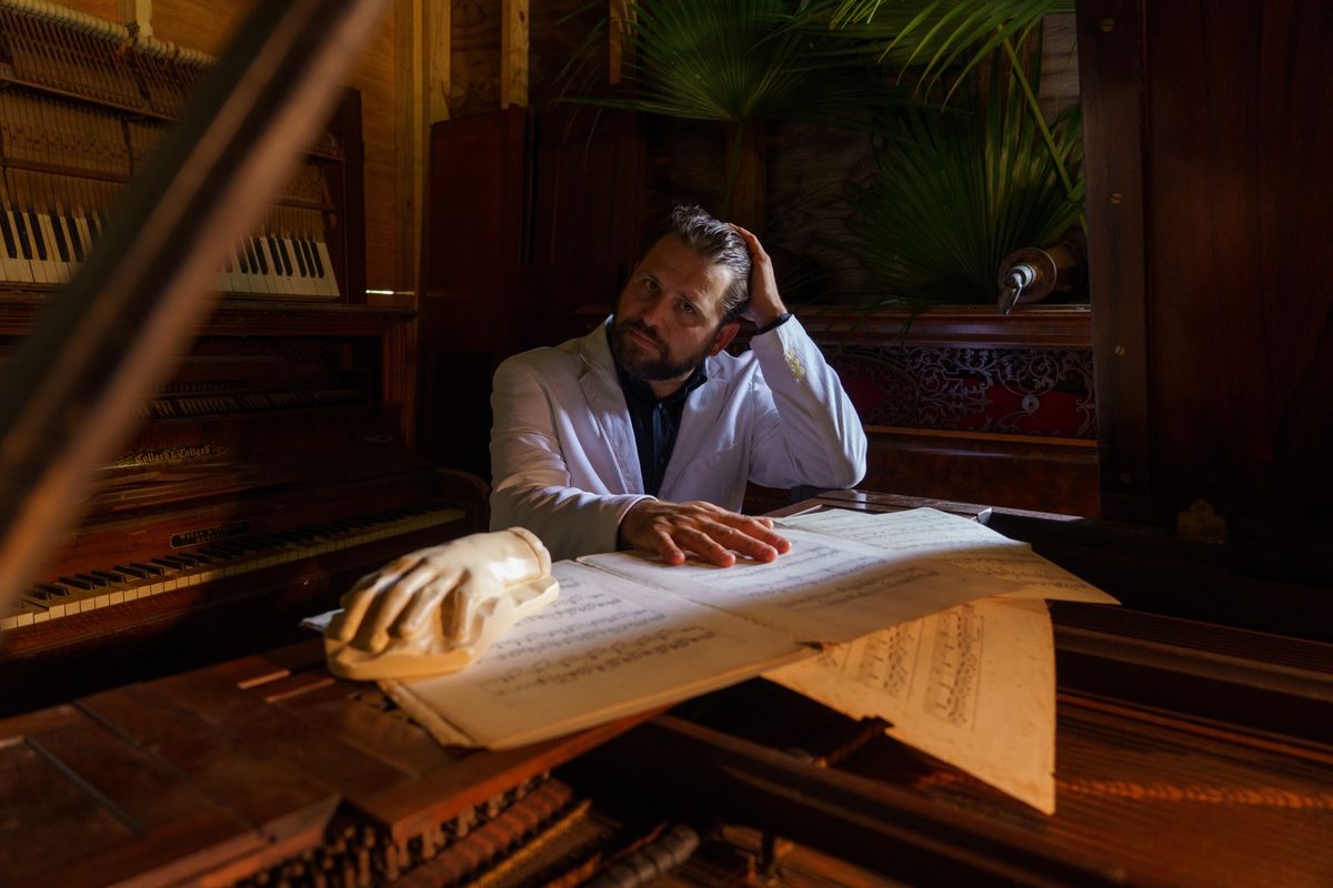 Andr\u00e9 Bohren plays Chopin at the New Marigny Theater