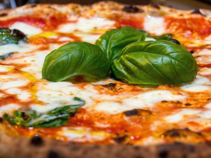 Authentic Neapolitan Style Pizza\t