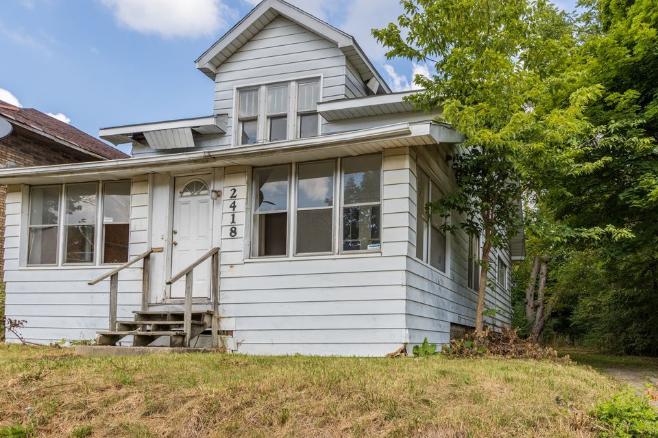 FEATURED HOME 2418 Flushing Rd, Flint