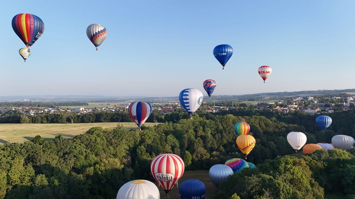 Fiesta 80 horkovzdu\u0161n\u00fdch balon\u016f nad Hradcem Kr\u00e1lov\u00e9 a Rozko\u0161\u00ed\ud83c\udf88