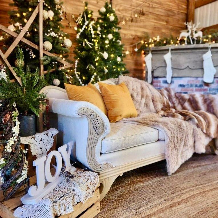 Christmas in the Barn Bay 