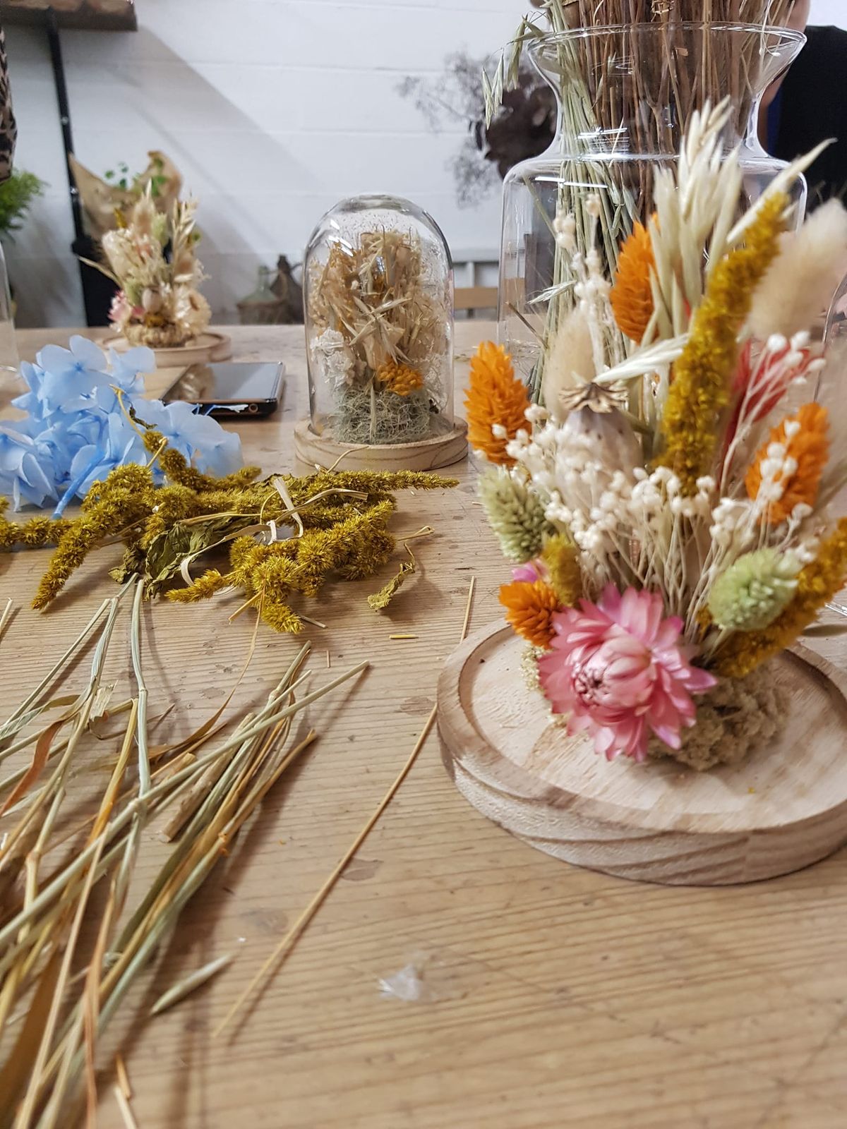 atelier fleur sous cloche en verre 