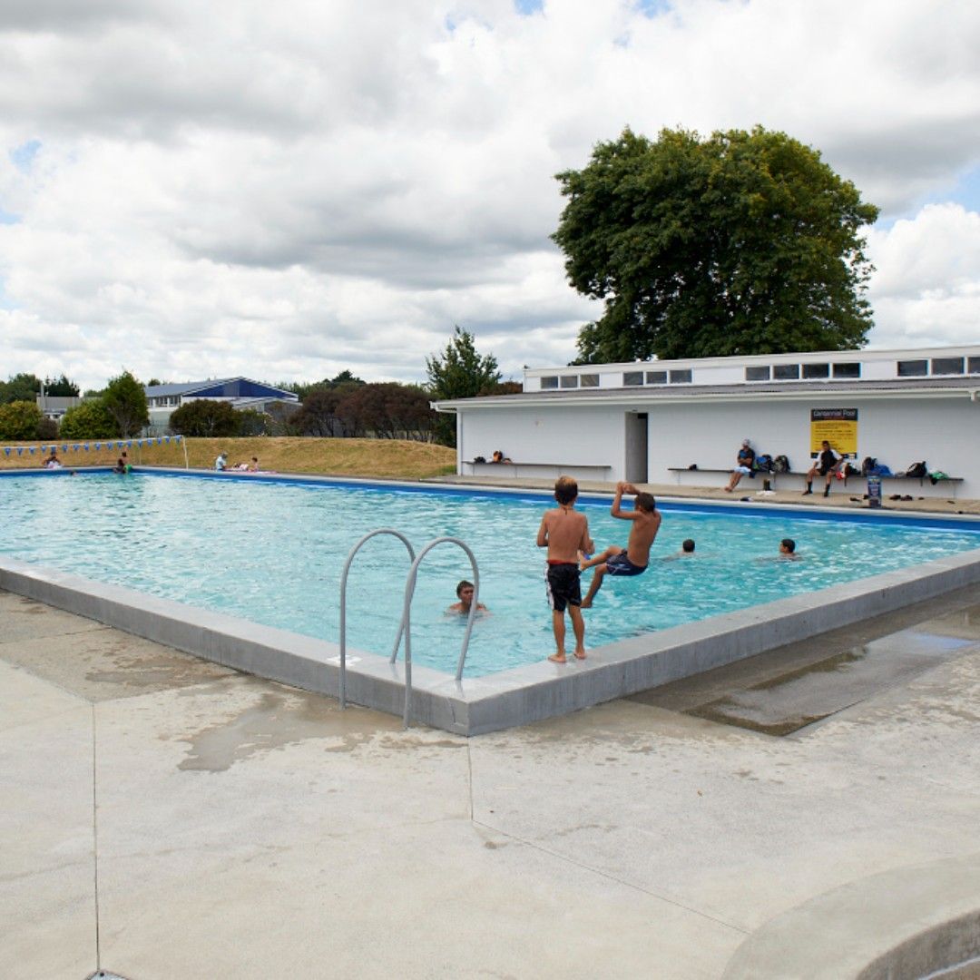 Tuakau Pools: Fun day!