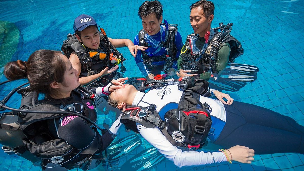 PADI Rescue Diver\/EFR Course