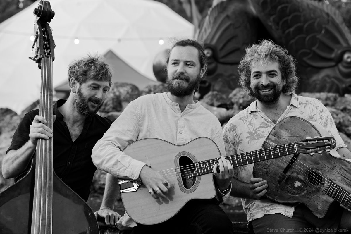 Django Chutney (Gypsy-Jazz Trio \/ UK)