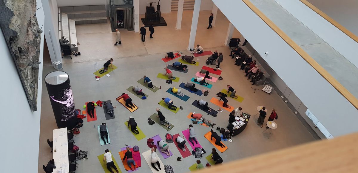 Yoga in der Kunsthalle. Gespr\u00e4che zur Kunst und Yoga mit der Mannheimer Yogalehrerin Birgitt Held