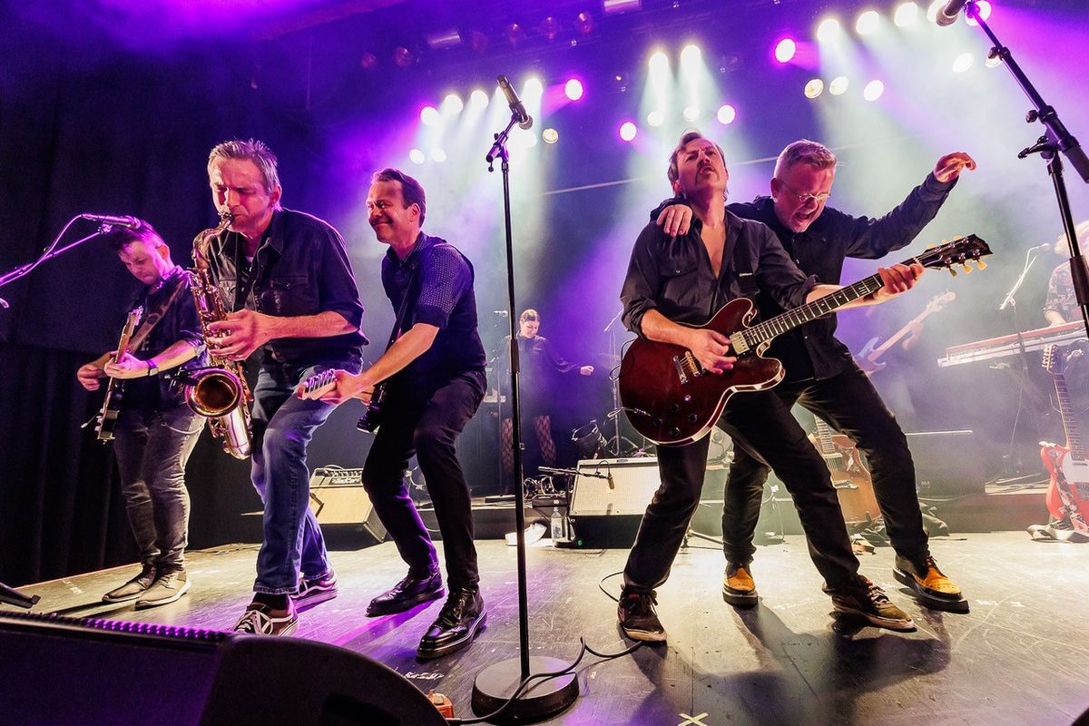 Cover Me \u2013 a tribute to Bruce Springsteen \/\/ John Dee