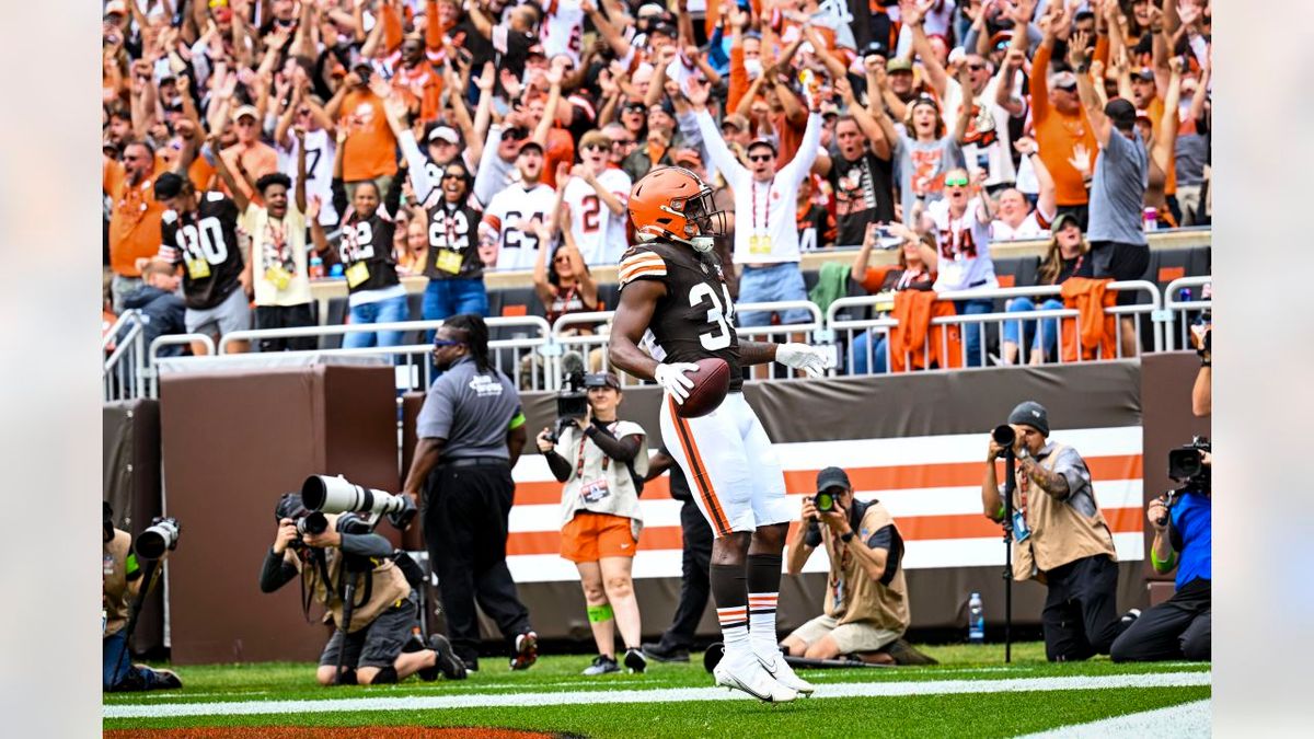 Tennessee Titans at Cleveland Browns