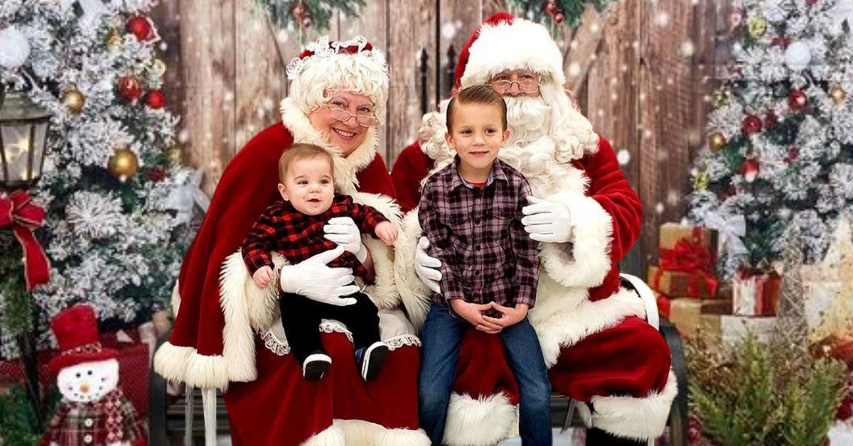 Photos With Santa At Marv's!